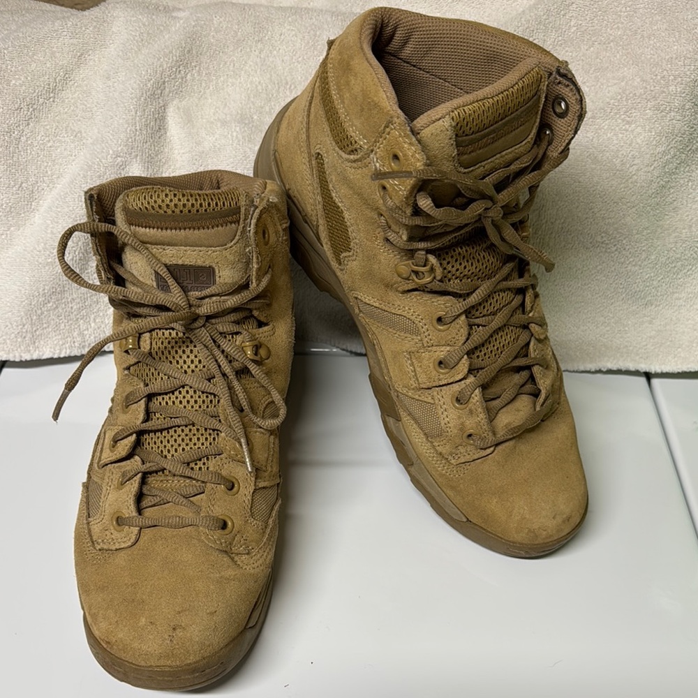 Tan High-Top Tactical Boots with Ankle Support